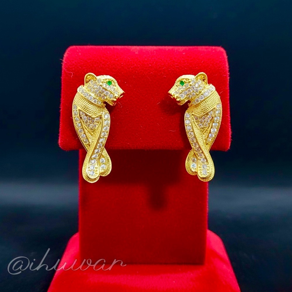 Luxurious 14k Gold Plated Panther Emerald Green Cubic Zirconia Earrings - Picture 3 of 5